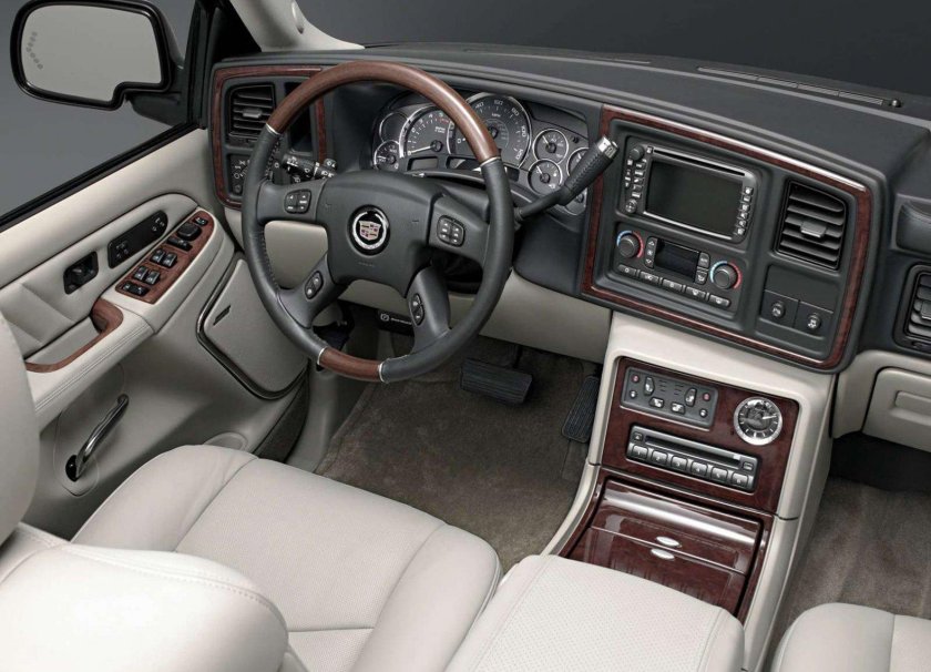 Кадиллак Эскалейд 2004 салон