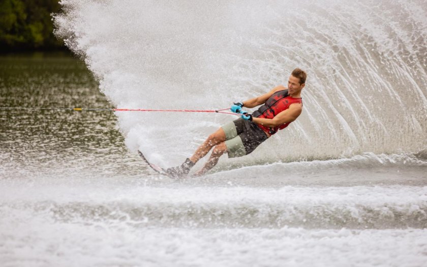 Воднолыжный слалом