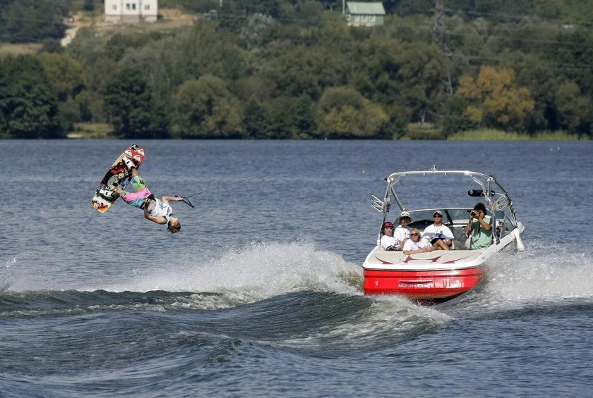 Катерный вейкбординг