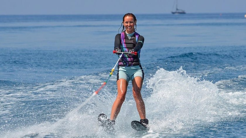 Человек на водных лыжах