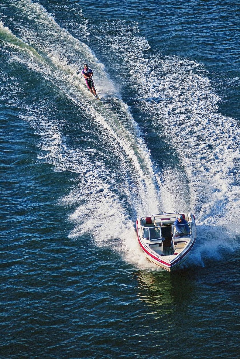 Волны от катера