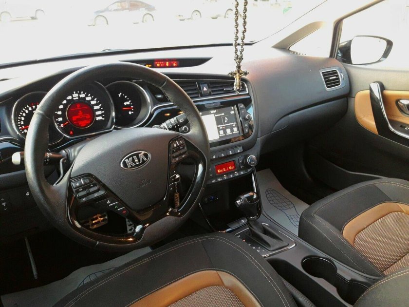 Киа СИД 2017 Люкс комплектация