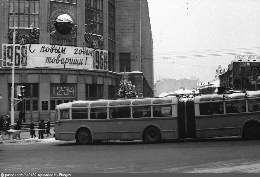 Сочлененный троллейбус СВАРЗ