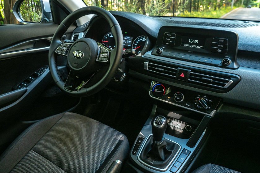 Киа Селтос комплектация Люкс 1.6