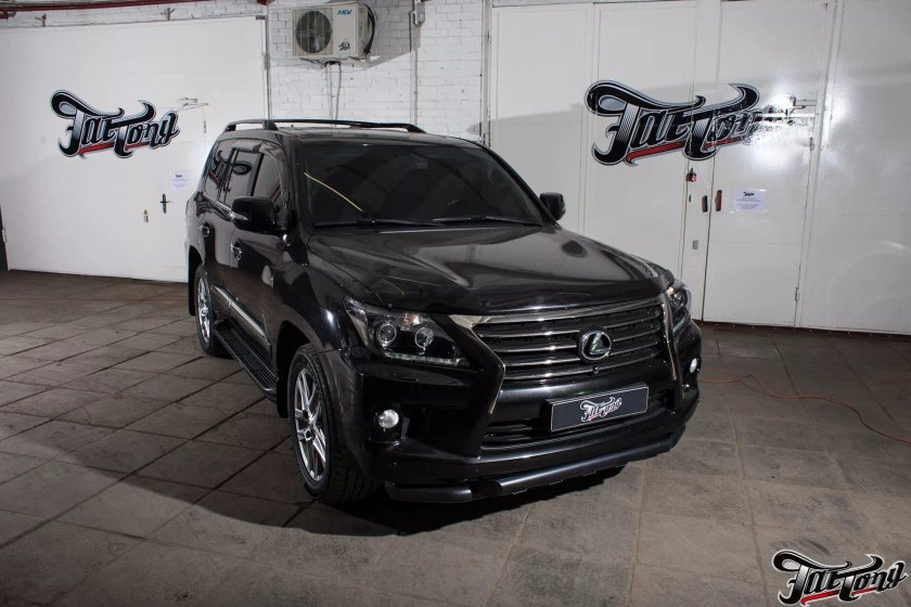 Lexus LX 570 2012 черный