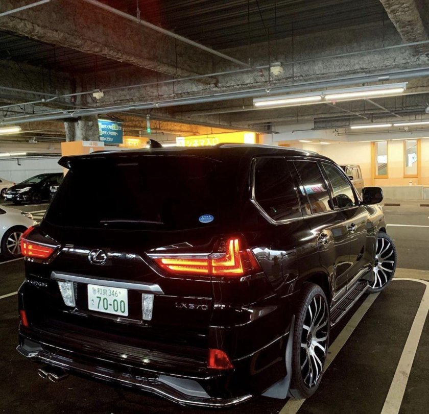 Тойота Лексус 570