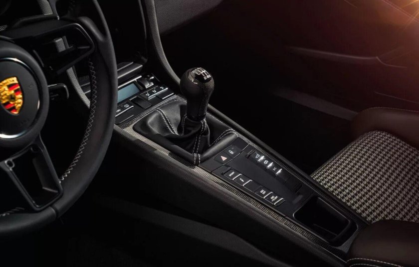 Порше 911 МКПП