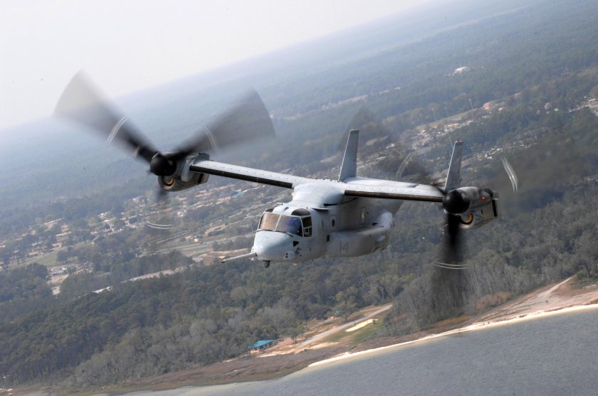 MV-22 (модификация конвертоплана Bell v-22 Osprey) — в горизонтальном полёте.