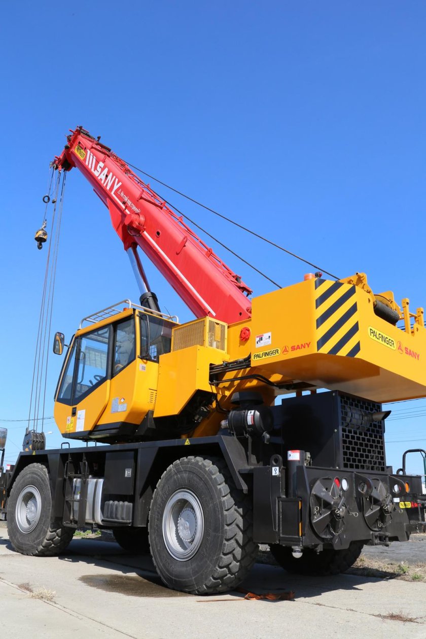 Короткобазный кран sany