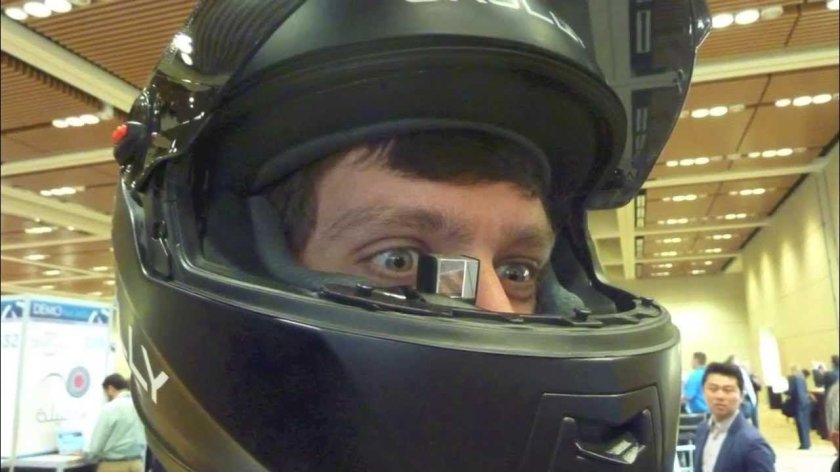 Мотошлем с зеркалом заднего