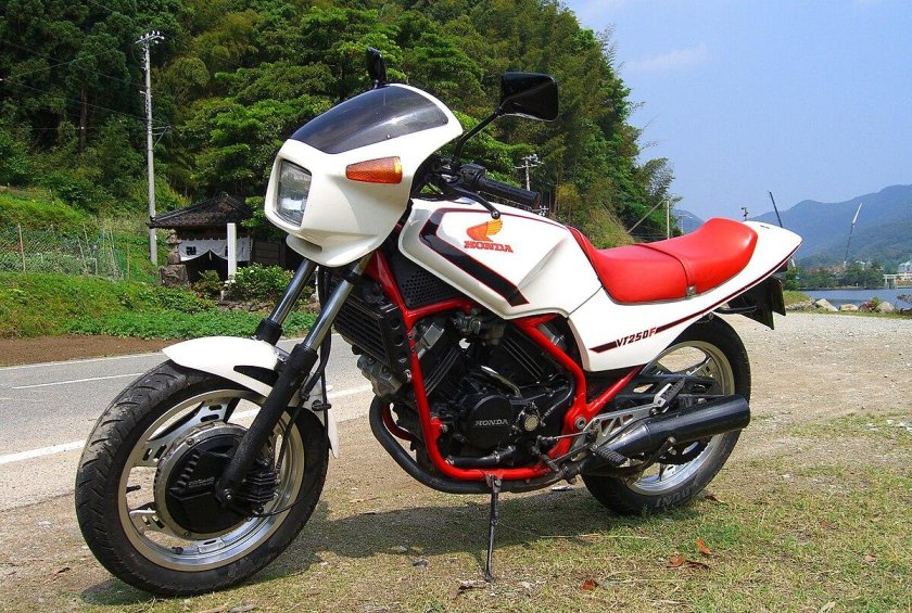 Honda vt250f