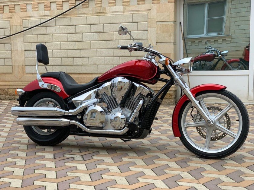 Honda vt1300cs
