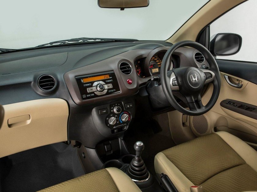 Honda Brio салон