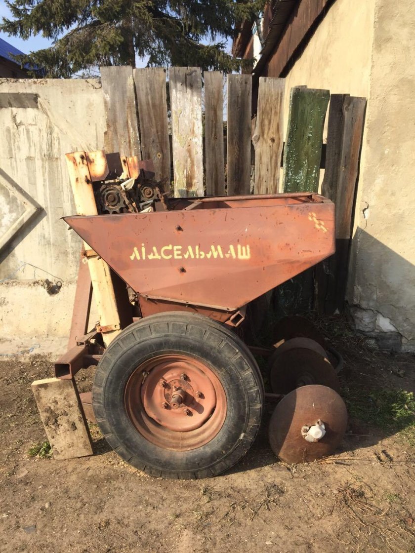 Лидсельмаш картофелесажалка л 201