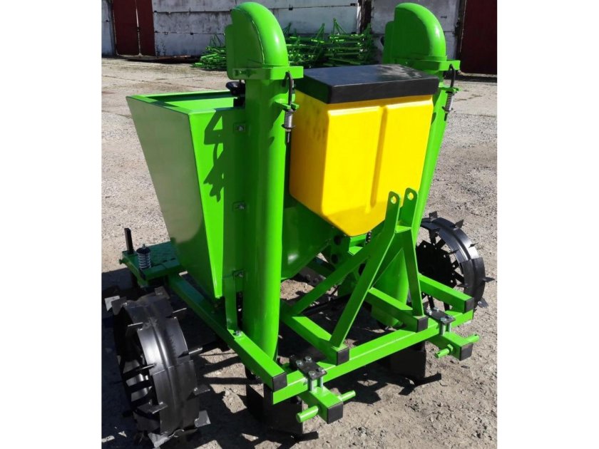 Картофелесажалка Bomet s239 двухрядная с бачком для удобрений