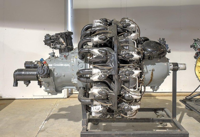 Pratt and Whitney r-2800