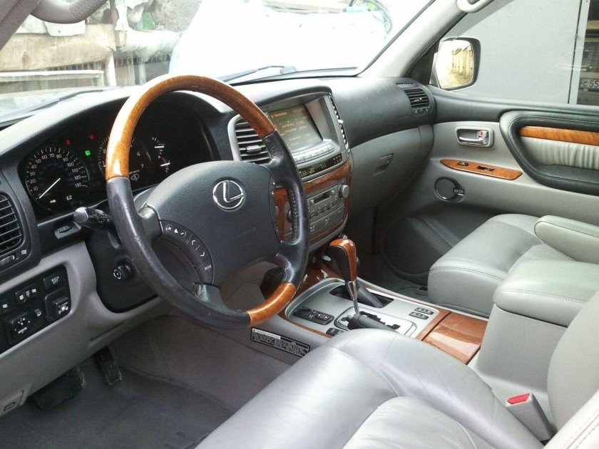 Lexus ЛХ 470