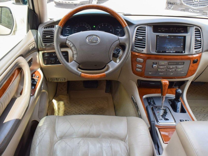 Lexus LX 2005