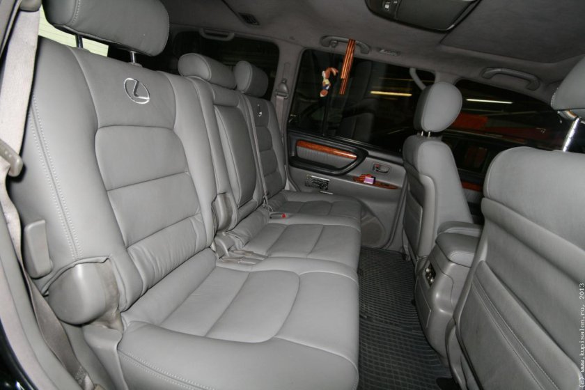 Lexus LX 600 2022 салон сзади