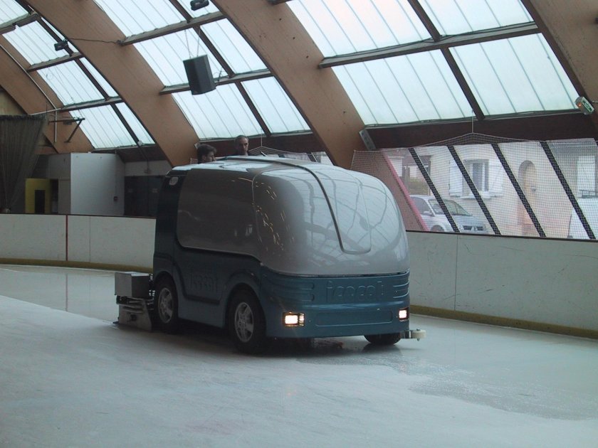 Engo ледозаливочная машина