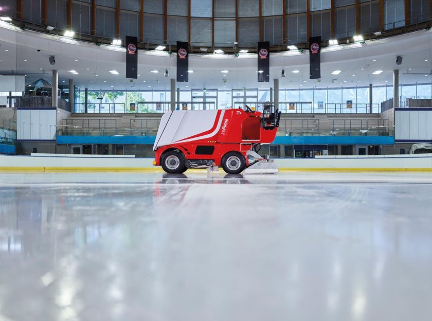 Engo ледозаливочная машина