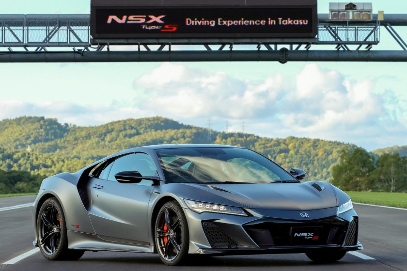 Хонда NSX 2022