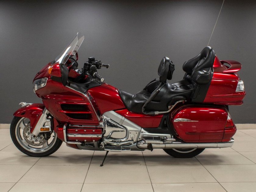 Хонда Голд Винг 1000