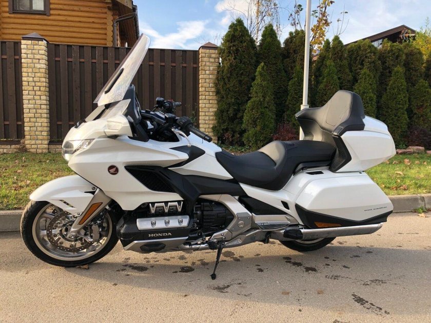 Honda Gold Wing 1800 белая