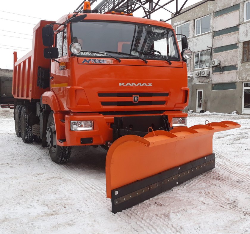 Плужно-щеточный одноотвальный снегоочиститель Эд 403