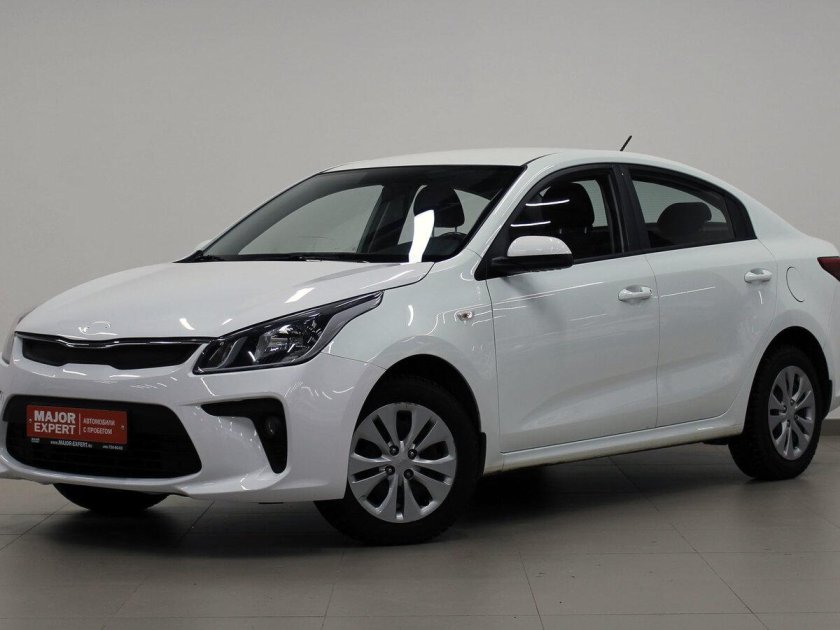 Киа Рио хэтчбек 2016 белый