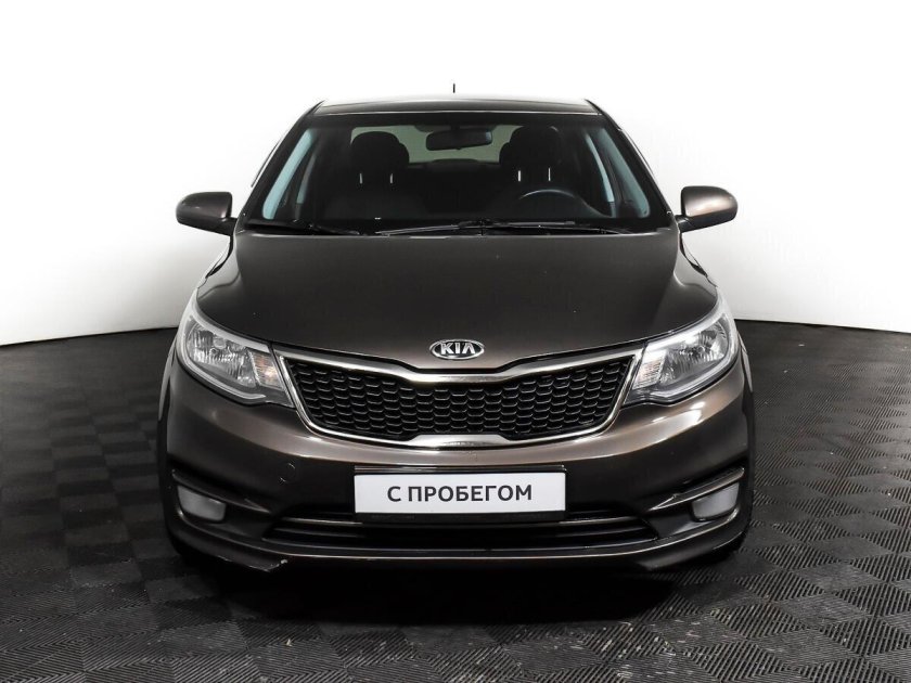 Киа Рио в автосалоне