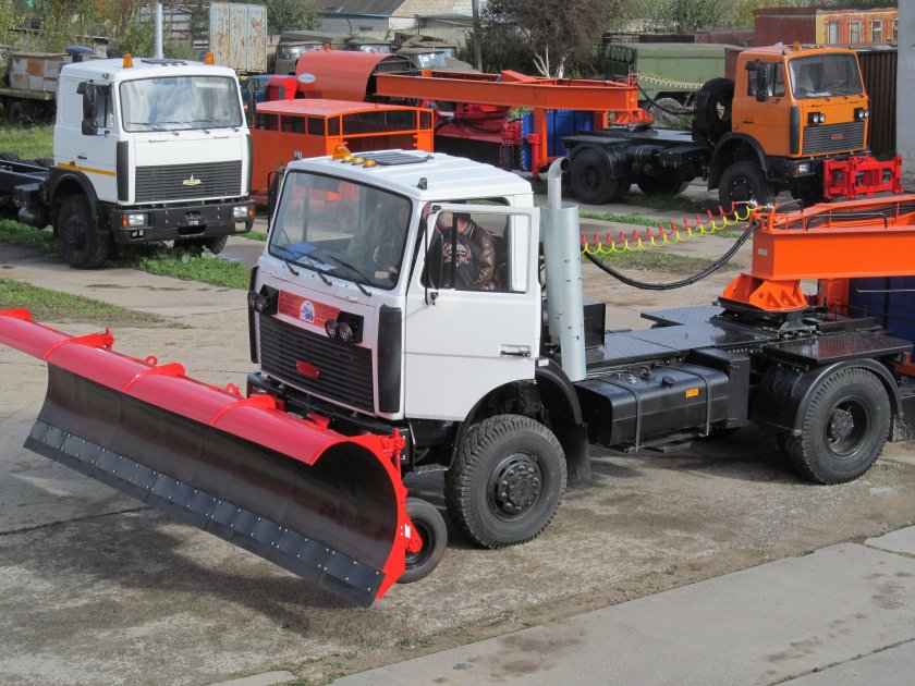 БС-4000 Аэродромная снегоуборочная