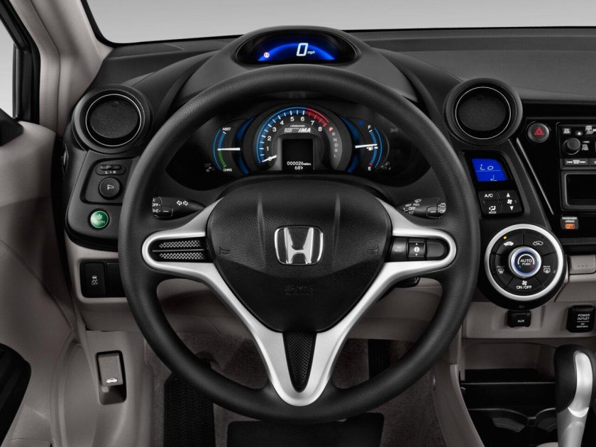 Хонда Инсайт гибрид 2009 салон