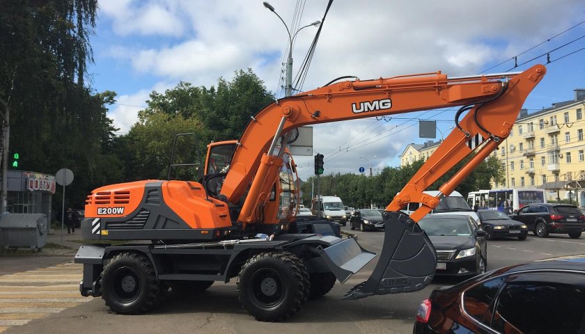 Экскаватор UMG e200w