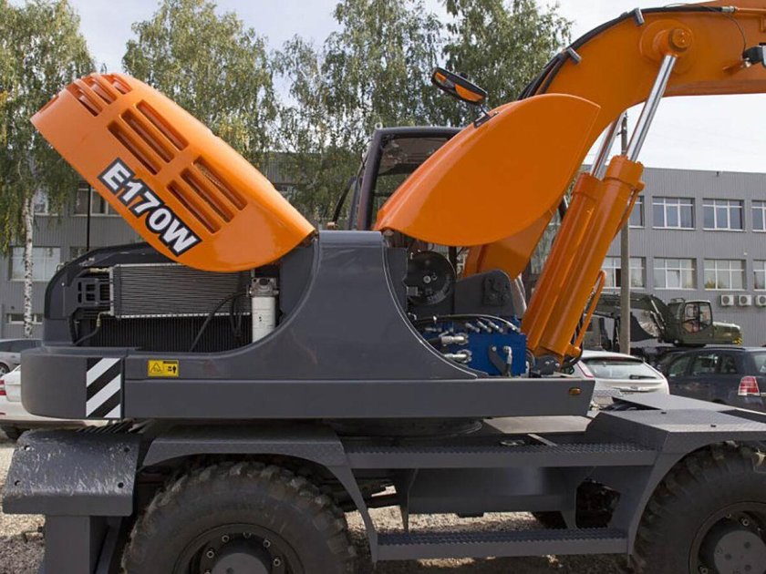 Экскаватор UMG e170w