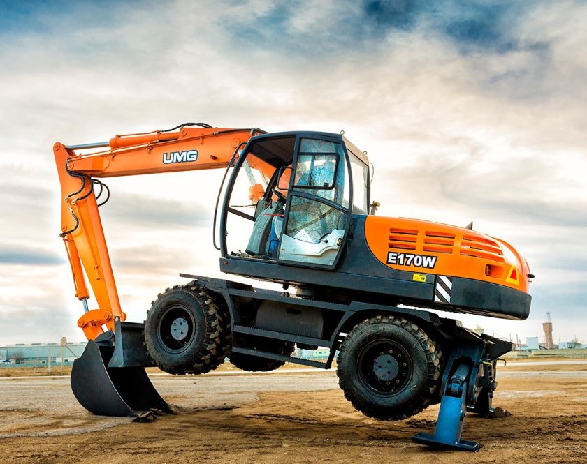 Экскаватор UMG e170w