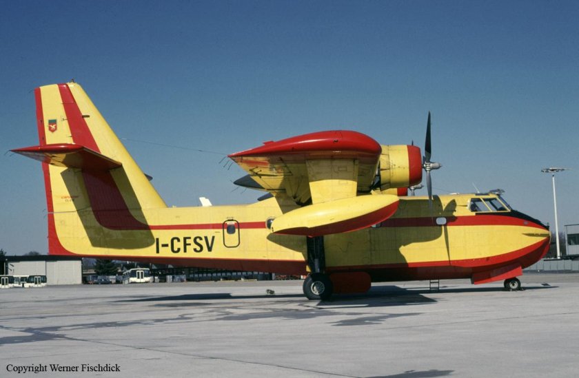 CL 215 самолет