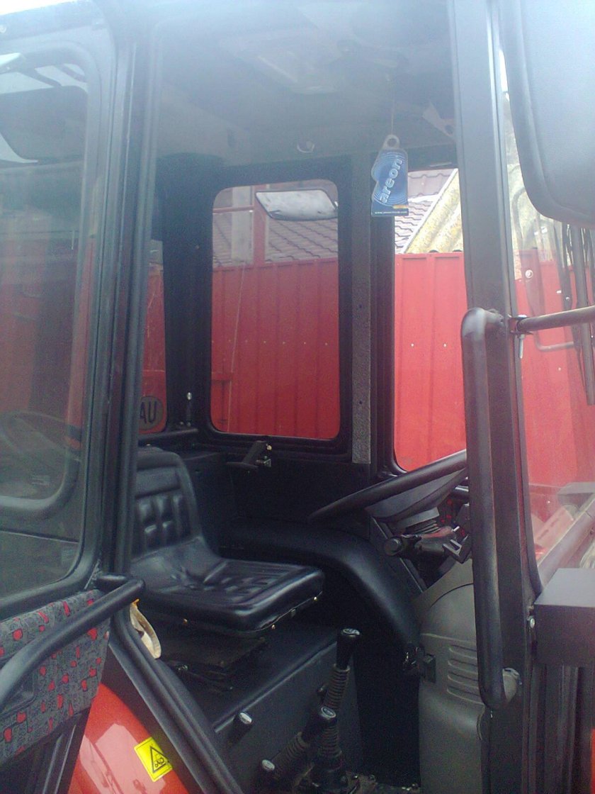 Люк кабины трактора б 10