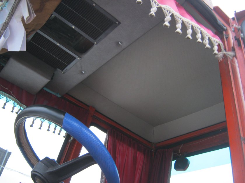 Шторки на МТЗ 82.1 В кабину