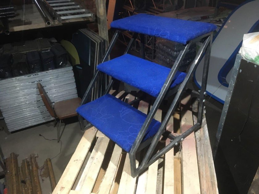 Лестница на сцену