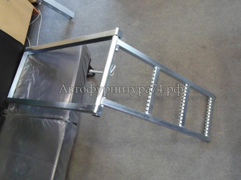 Лестница выдвижная на Газель (борт, фургон) 1 "средняя" ступень (Сележ)