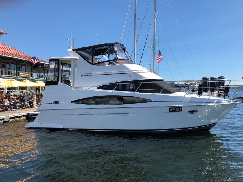 Моторная яхта Carver