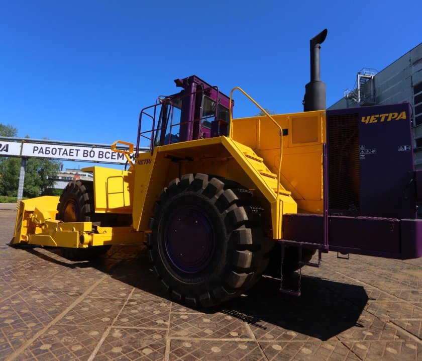 Колесный бульдозер ЧЕТРА ТК-25