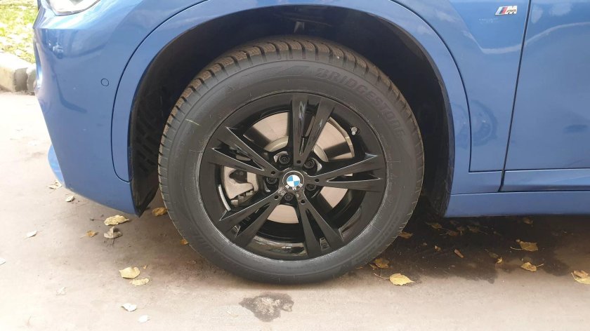 17 Double-spoke 385 Black