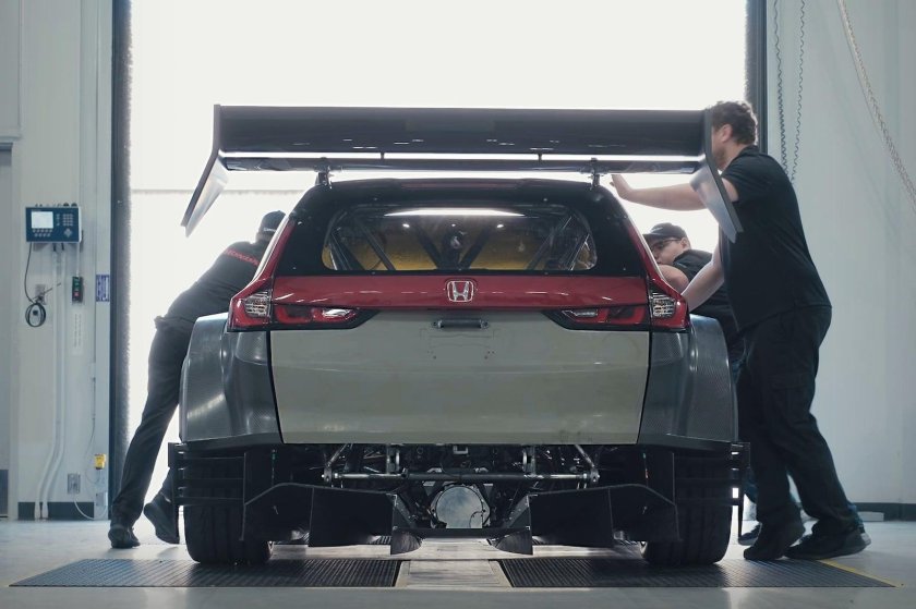 Honda CR-V Hybrid Racer