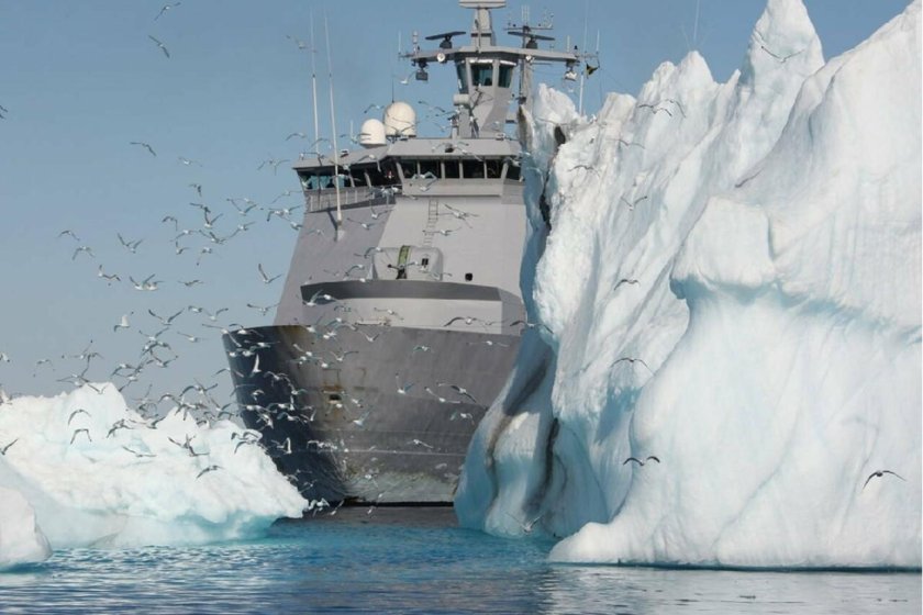 Свальбард ледокол