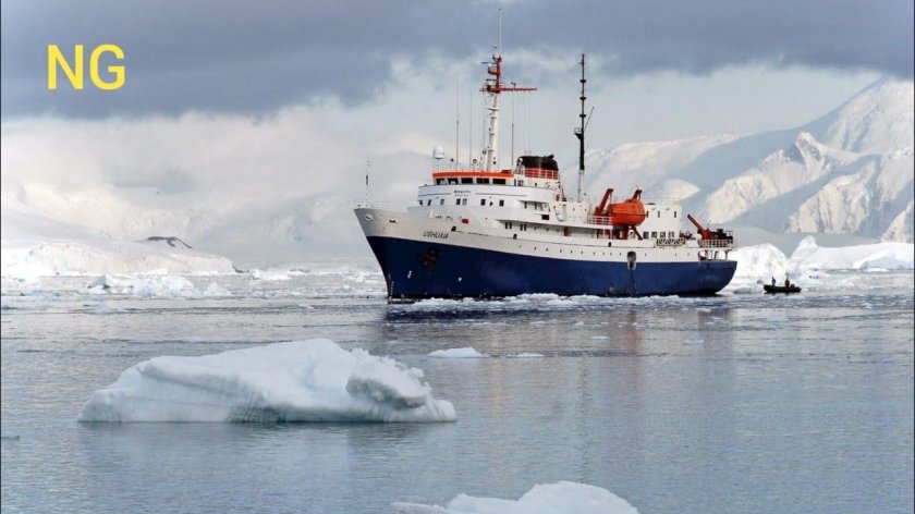 Ледокол в Антарктиде