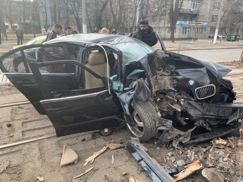 Разбитая БМВ е60