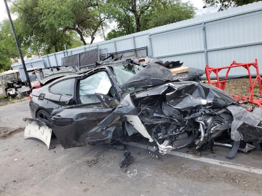 Разбитая БМВ м4