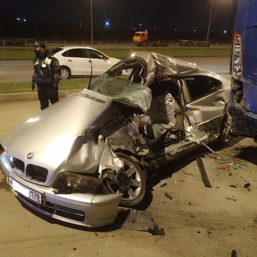 Разбитая БМВ е60